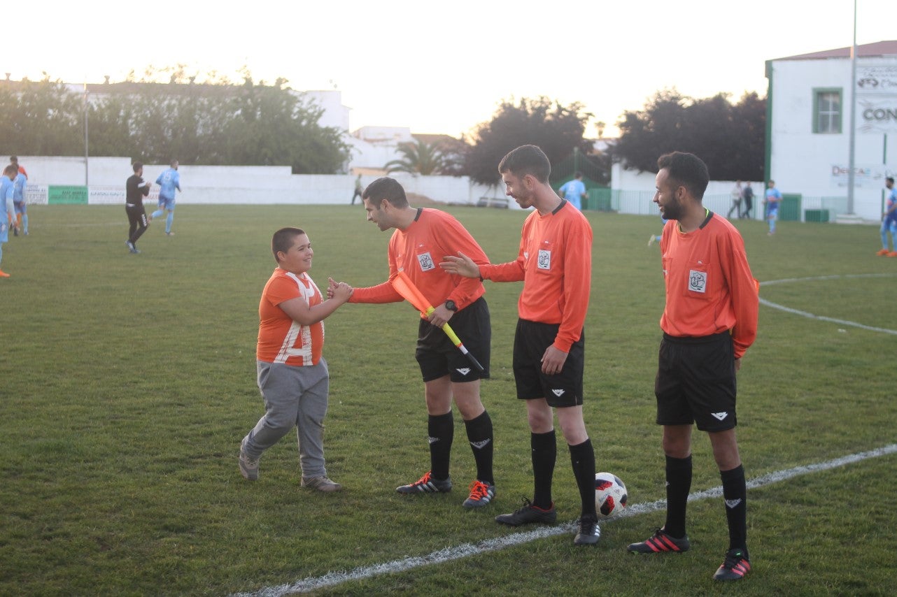 Imágenes del encuentro de la 35ª jornada de liga en Tercera División disputado en el Municipal de San Roque y que finalizó 2-1