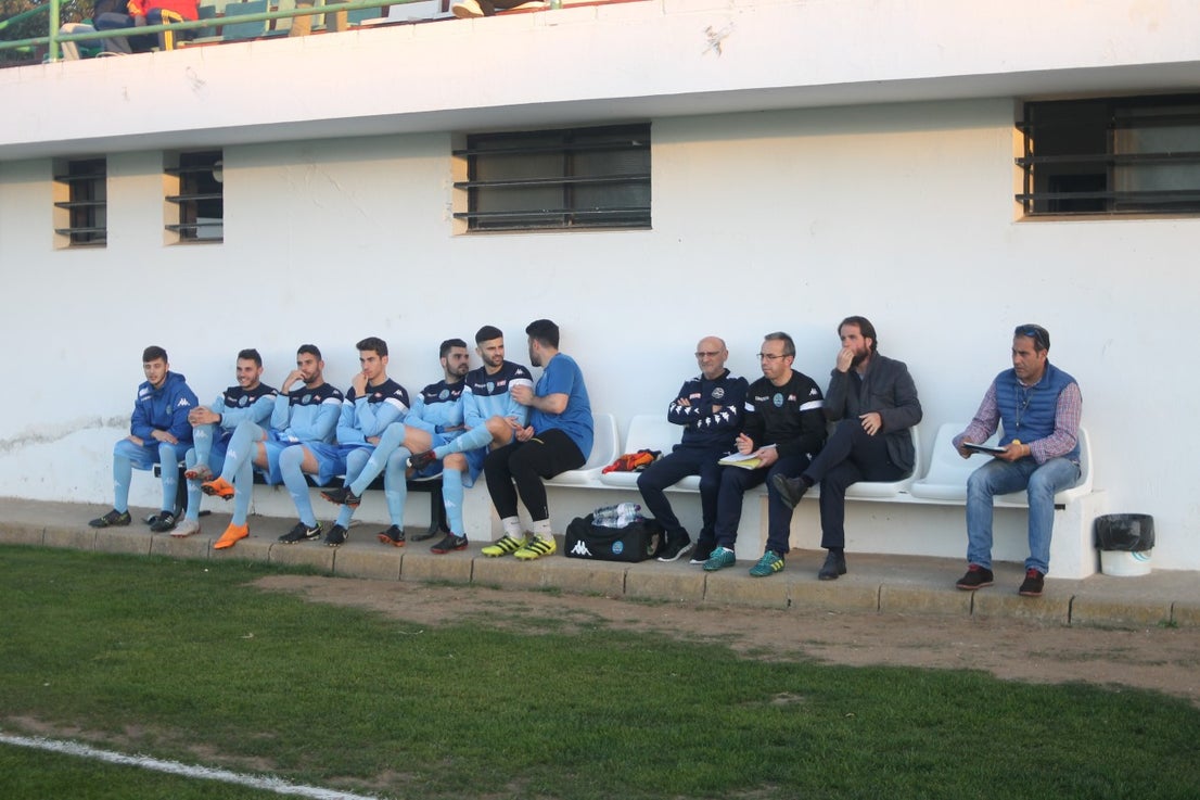 Imágenes del encuentro de la 35ª jornada de liga en Tercera División disputado en el Municipal de San Roque y que finalizó 2-1