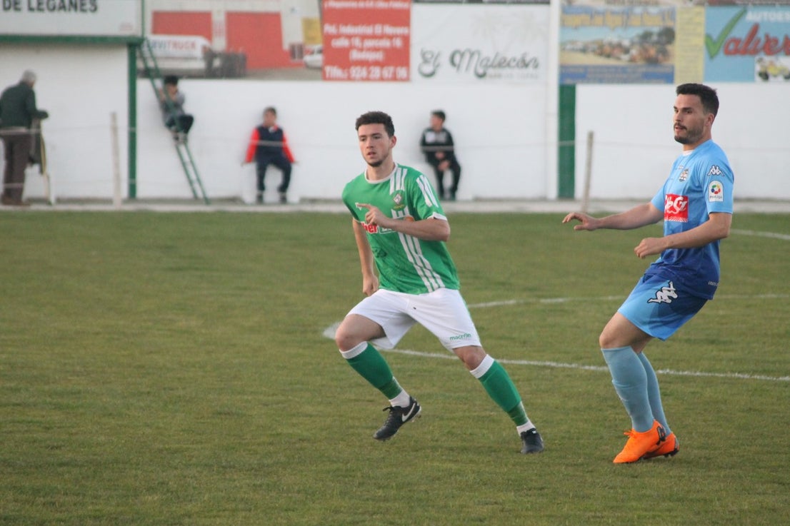 Imágenes del encuentro de la 35ª jornada de liga en Tercera División disputado en el Municipal de San Roque y que finalizó 2-1