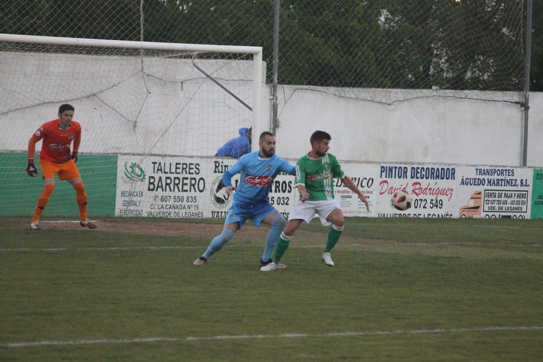 Imágenes del encuentro de la 35ª jornada de liga en Tercera División disputado en el Municipal de San Roque y que finalizó 2-1
