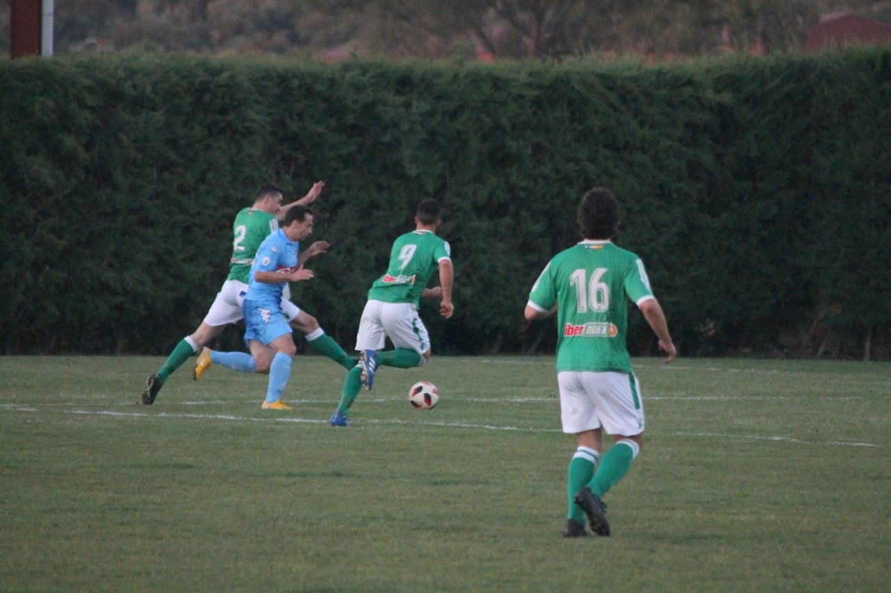 Imágenes del encuentro de la 35ª jornada de liga en Tercera División disputado en el Municipal de San Roque y que finalizó 2-1