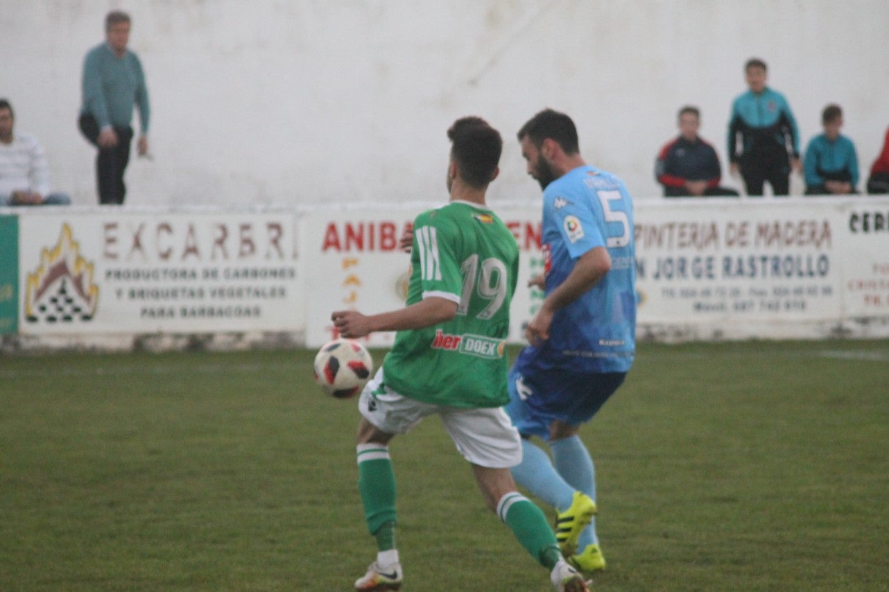 Imágenes del encuentro de la 35ª jornada de liga en Tercera División disputado en el Municipal de San Roque y que finalizó 2-1