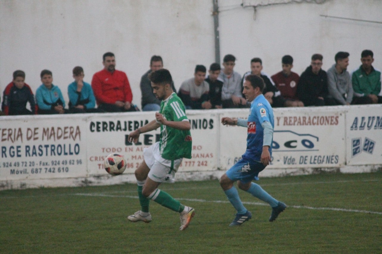 Imágenes del encuentro de la 35ª jornada de liga en Tercera División disputado en el Municipal de San Roque y que finalizó 2-1