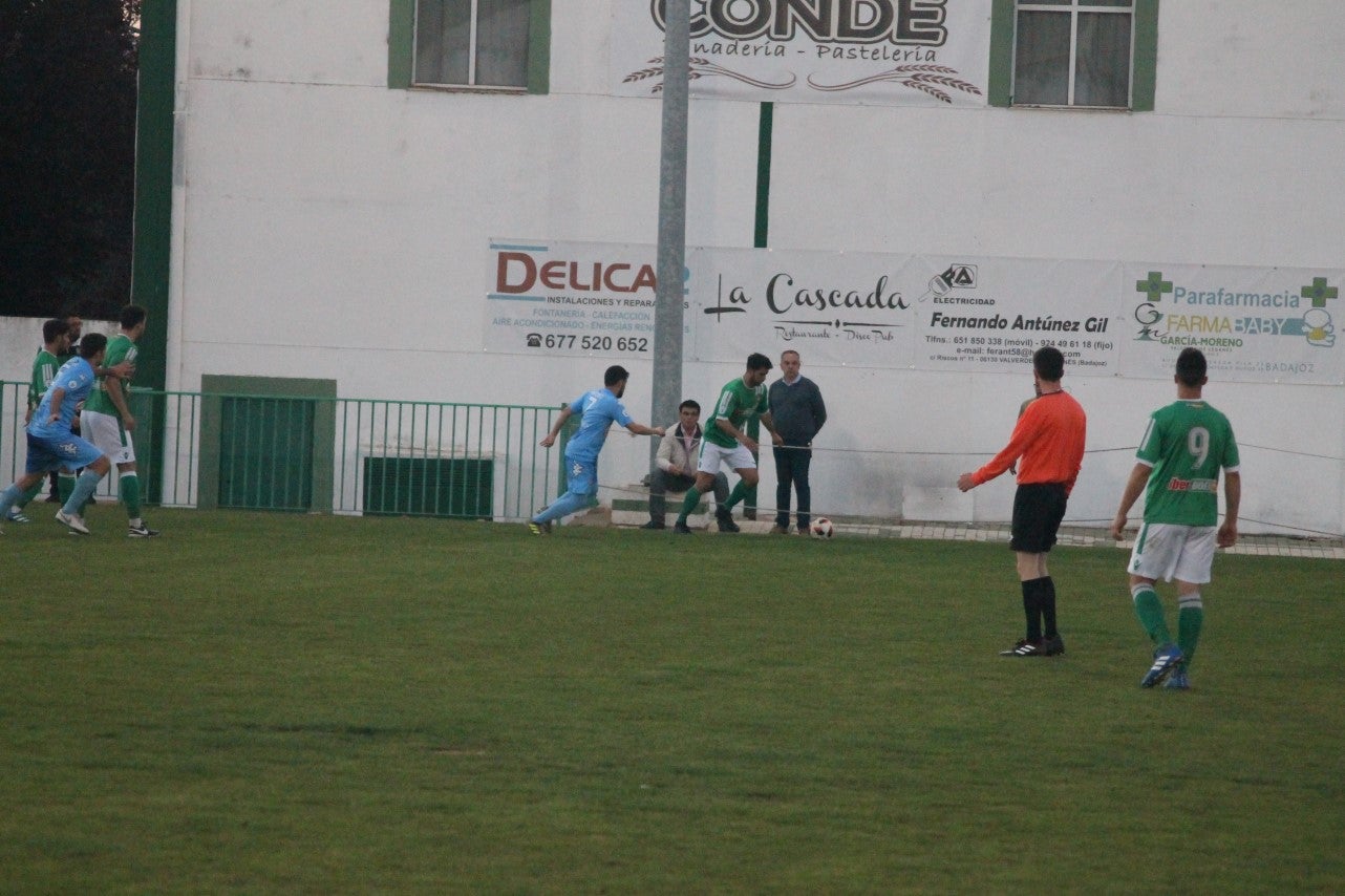 Imágenes del encuentro de la 35ª jornada de liga en Tercera División disputado en el Municipal de San Roque y que finalizó 2-1