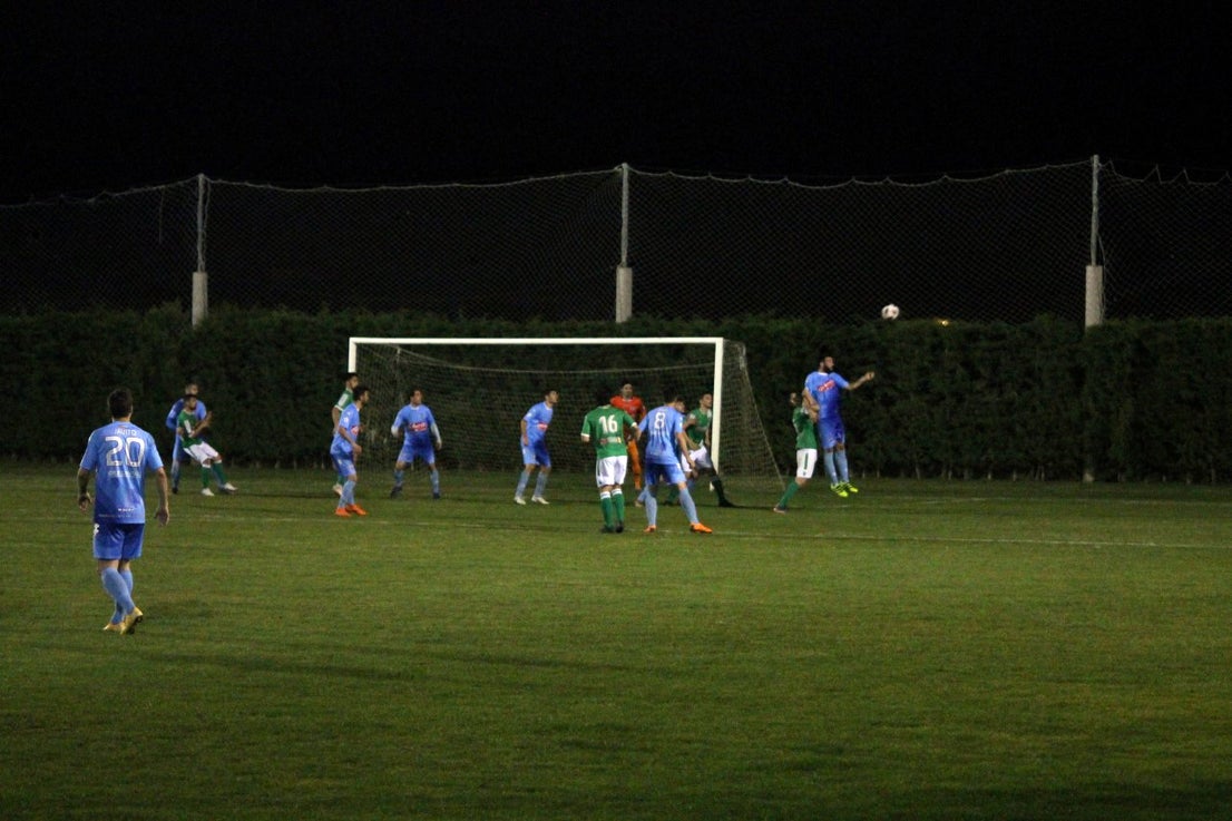 Imágenes del encuentro de la 35ª jornada de liga en Tercera División disputado en el Municipal de San Roque y que finalizó 2-1