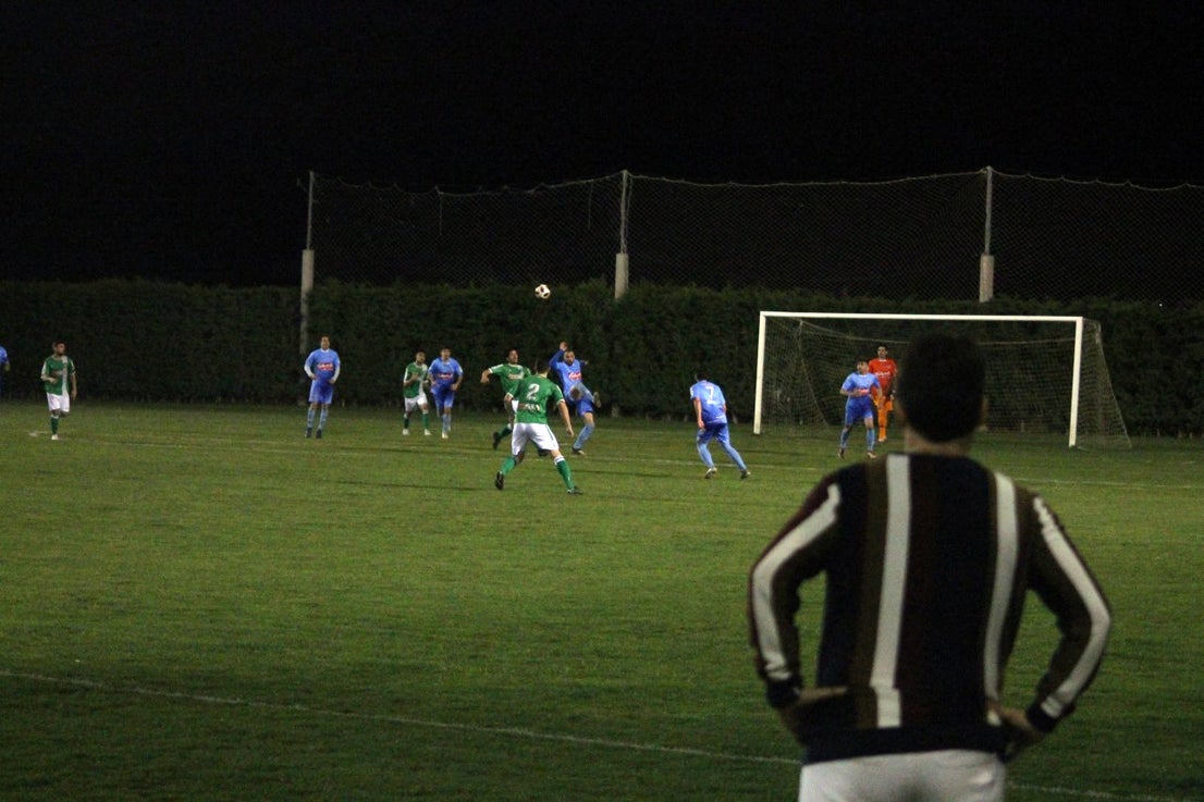 Imágenes del encuentro de la 35ª jornada de liga en Tercera División disputado en el Municipal de San Roque y que finalizó 2-1