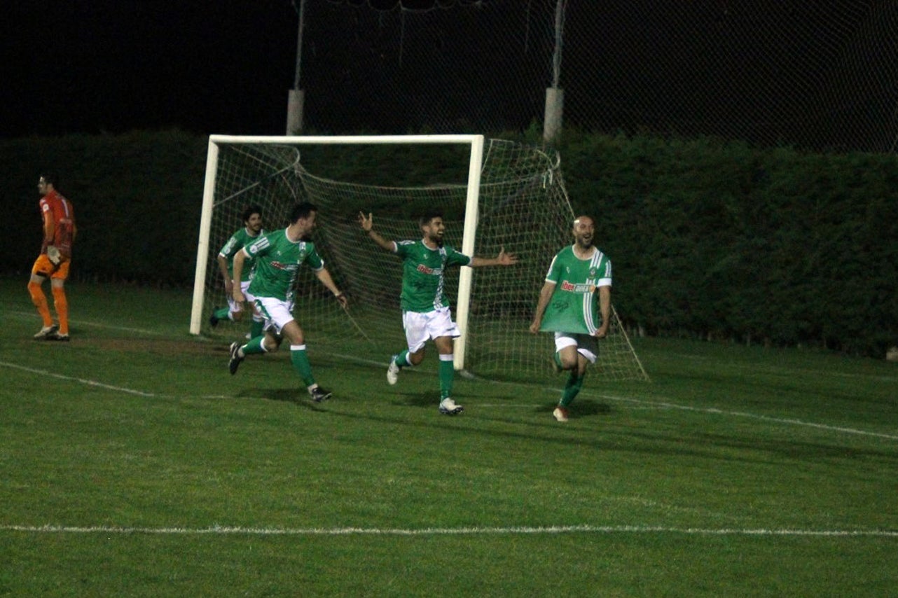 Imágenes del encuentro de la 35ª jornada de liga en Tercera División disputado en el Municipal de San Roque y que finalizó 2-1