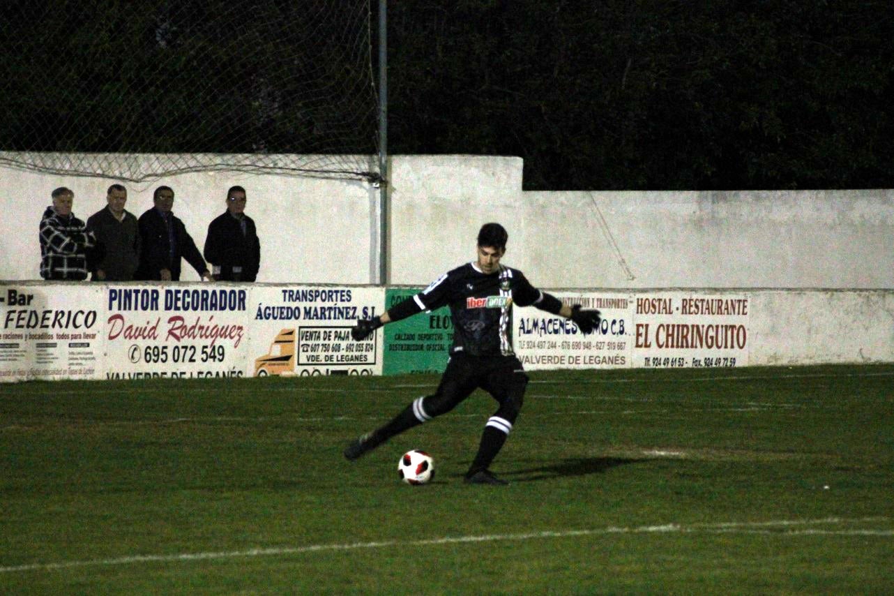 Imágenes del encuentro de la 35ª jornada de liga en Tercera División disputado en el Municipal de San Roque y que finalizó 2-1