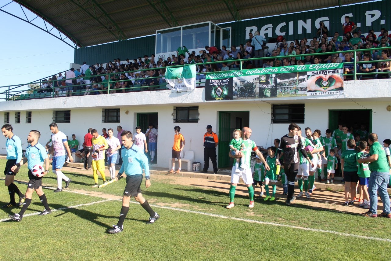 Imágenes del encuentro de la 37ª jornada de liga de Tercera División disputado en el Municipal de San Roque y que terminó 0-2 (12-05-2019)