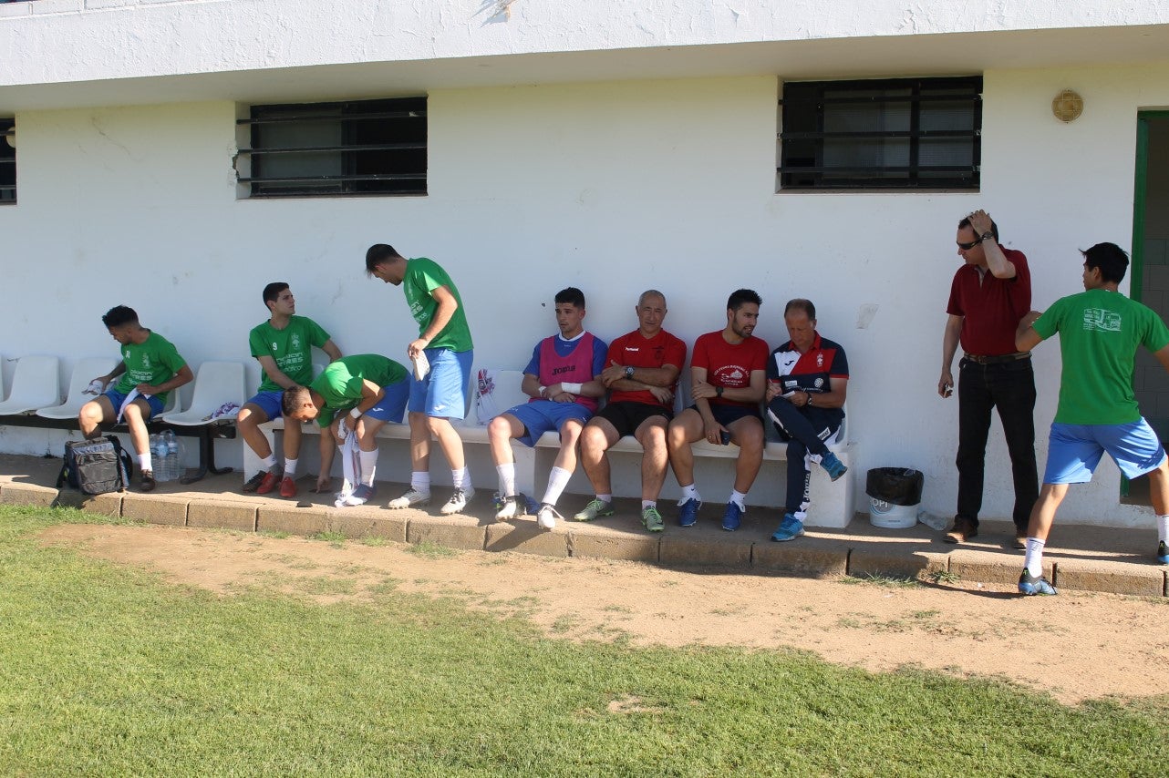 Imágenes del encuentro de la 37ª jornada de liga de Tercera División disputado en el Municipal de San Roque y que terminó 0-2 (12-05-2019)