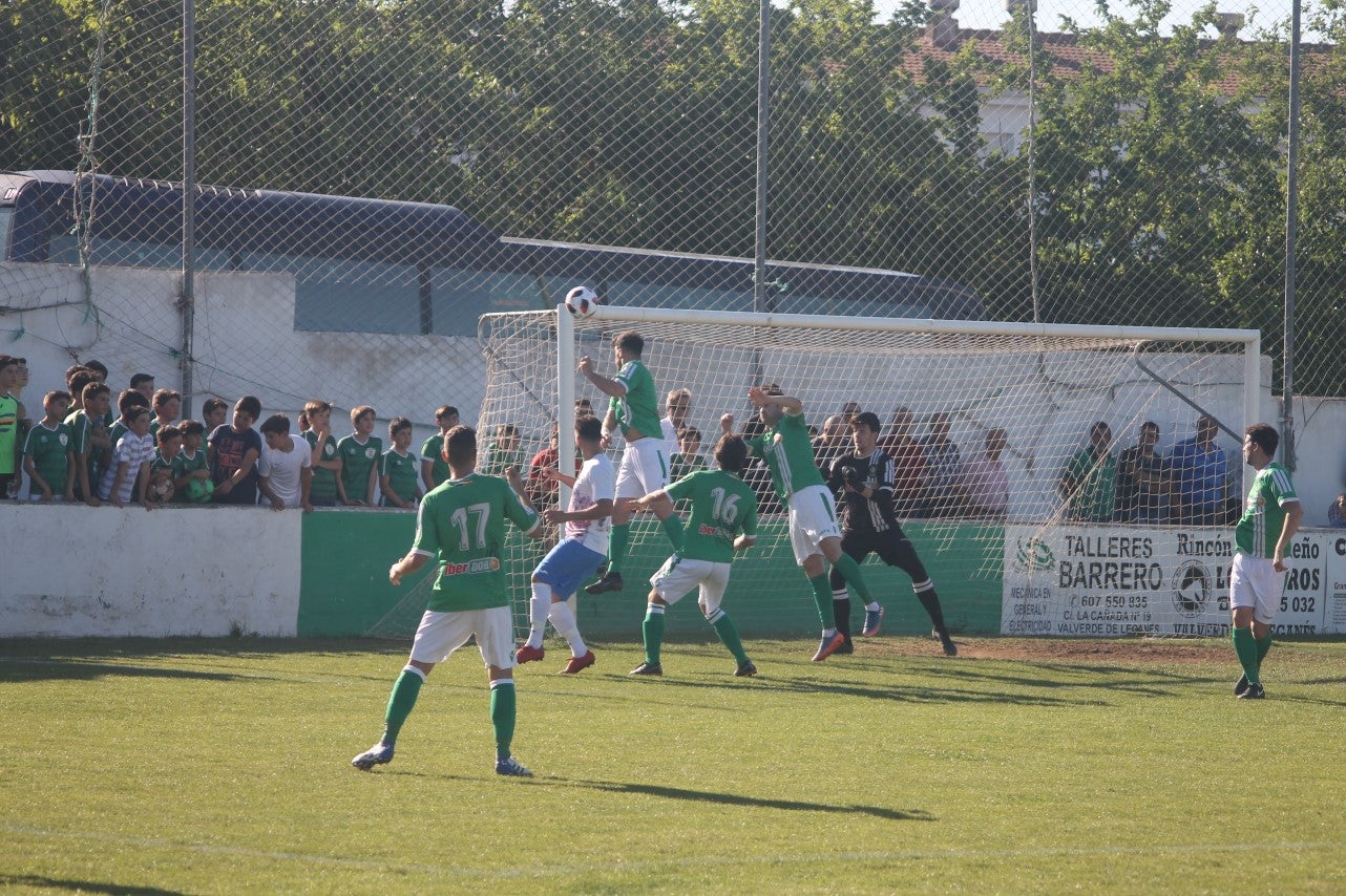 Imágenes del encuentro de la 37ª jornada de liga de Tercera División disputado en el Municipal de San Roque y que terminó 0-2 (12-05-2019)