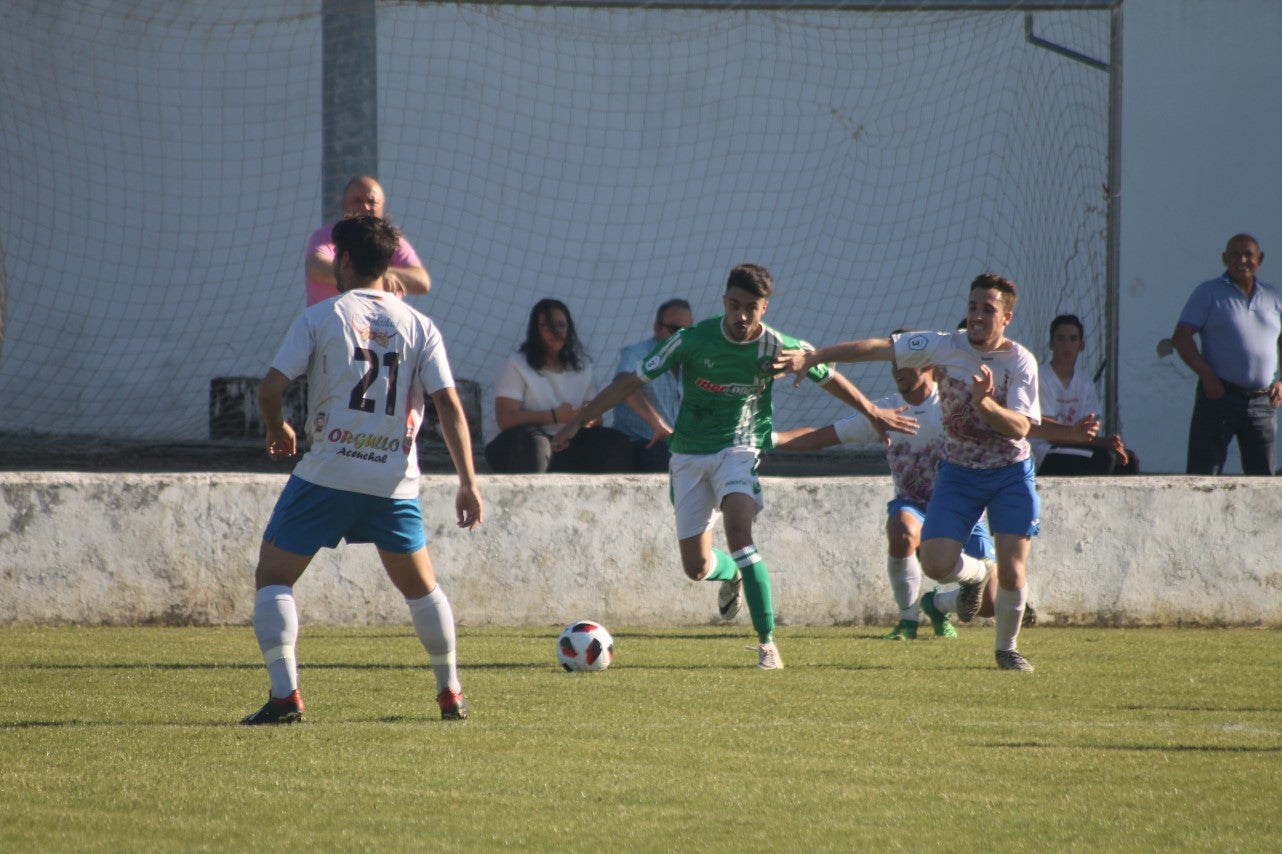 Imágenes del encuentro de la 37ª jornada de liga de Tercera División disputado en el Municipal de San Roque y que terminó 0-2 (12-05-2019)
