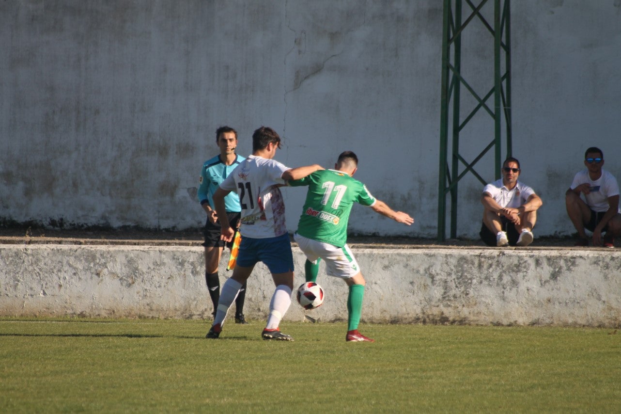 Imágenes del encuentro de la 37ª jornada de liga de Tercera División disputado en el Municipal de San Roque y que terminó 0-2 (12-05-2019)