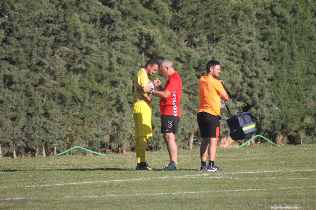 Imágenes del encuentro de la 37ª jornada de liga de Tercera División disputado en el Municipal de San Roque y que terminó 0-2 (12-05-2019)