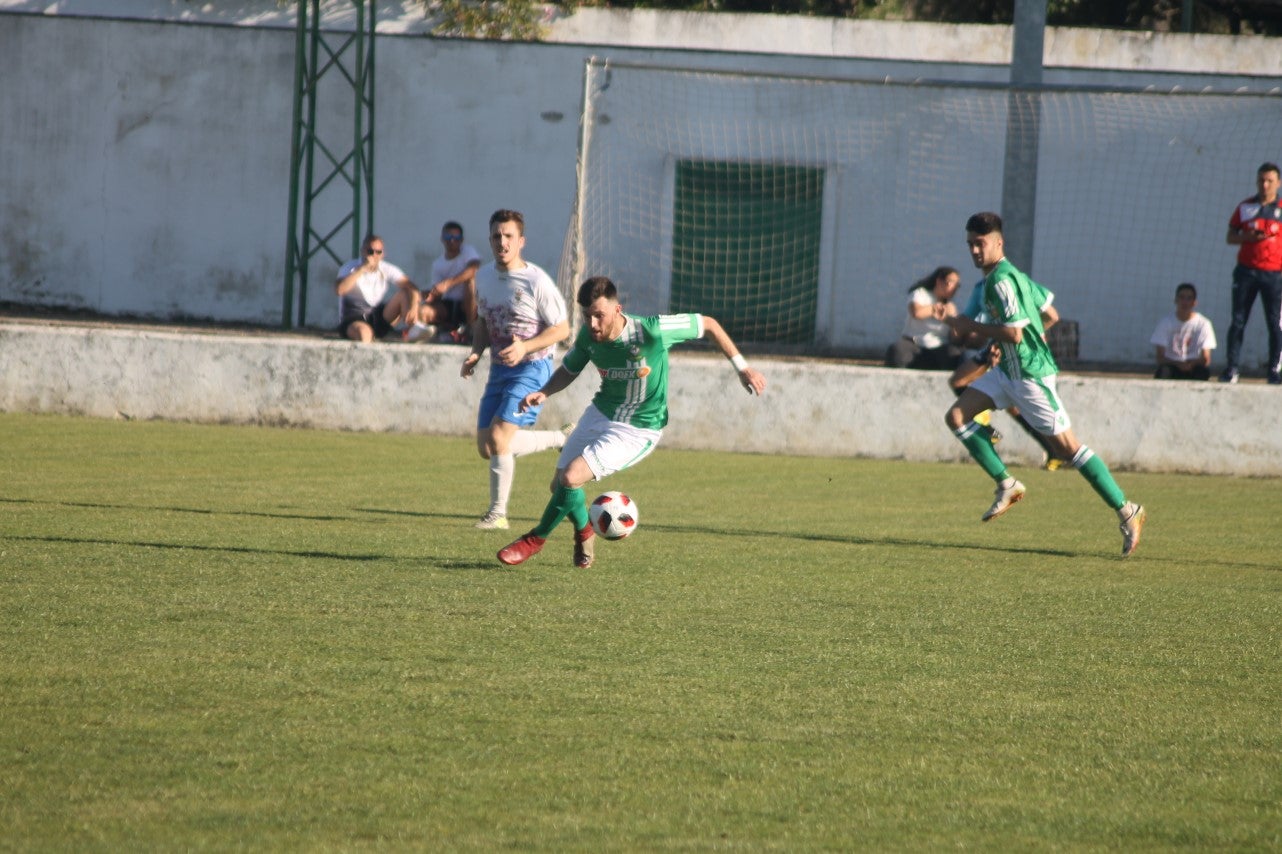 Imágenes del encuentro de la 37ª jornada de liga de Tercera División disputado en el Municipal de San Roque y que terminó 0-2 (12-05-2019)