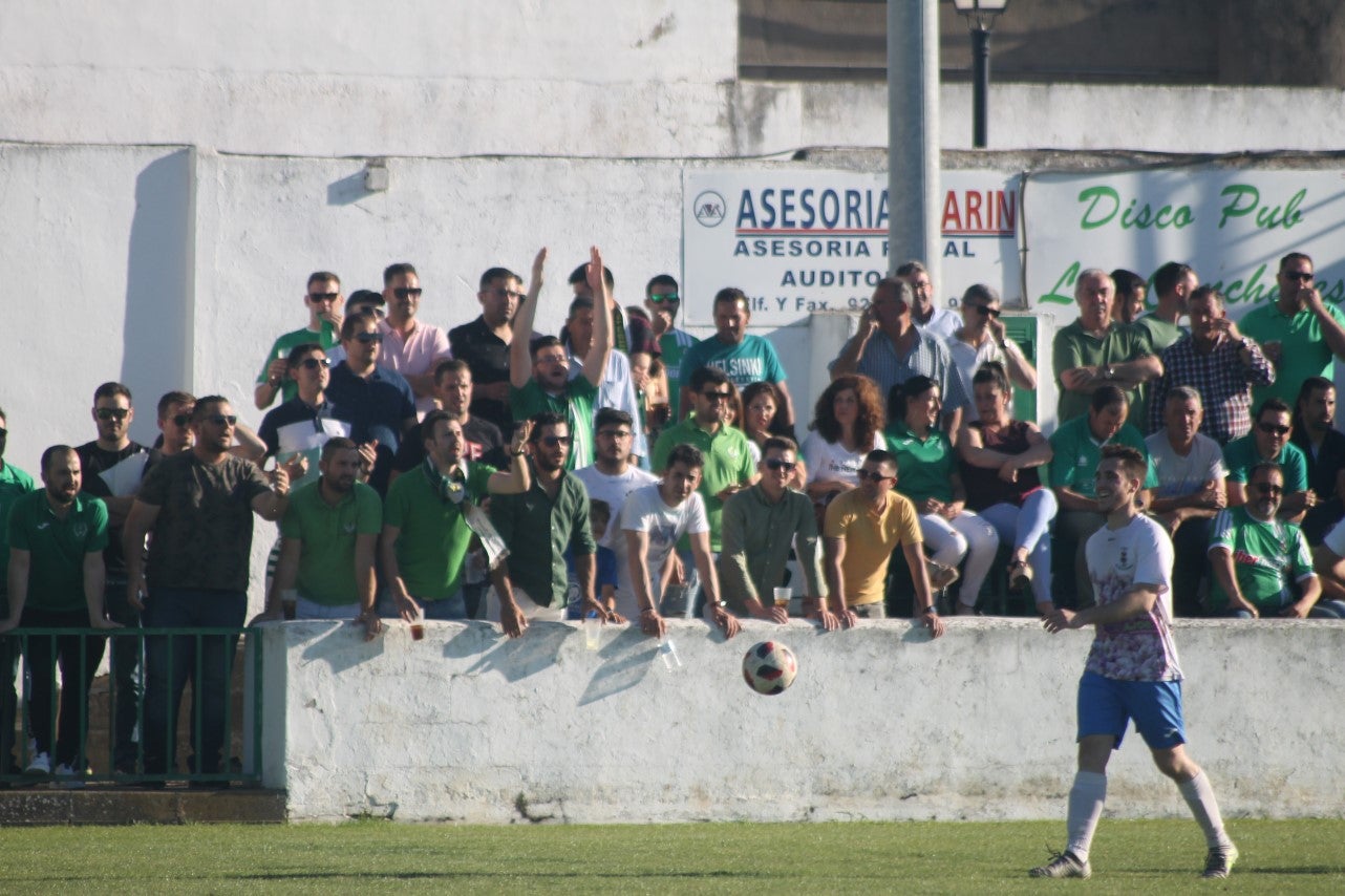 Imágenes del encuentro de la 37ª jornada de liga de Tercera División disputado en el Municipal de San Roque y que terminó 0-2 (12-05-2019)