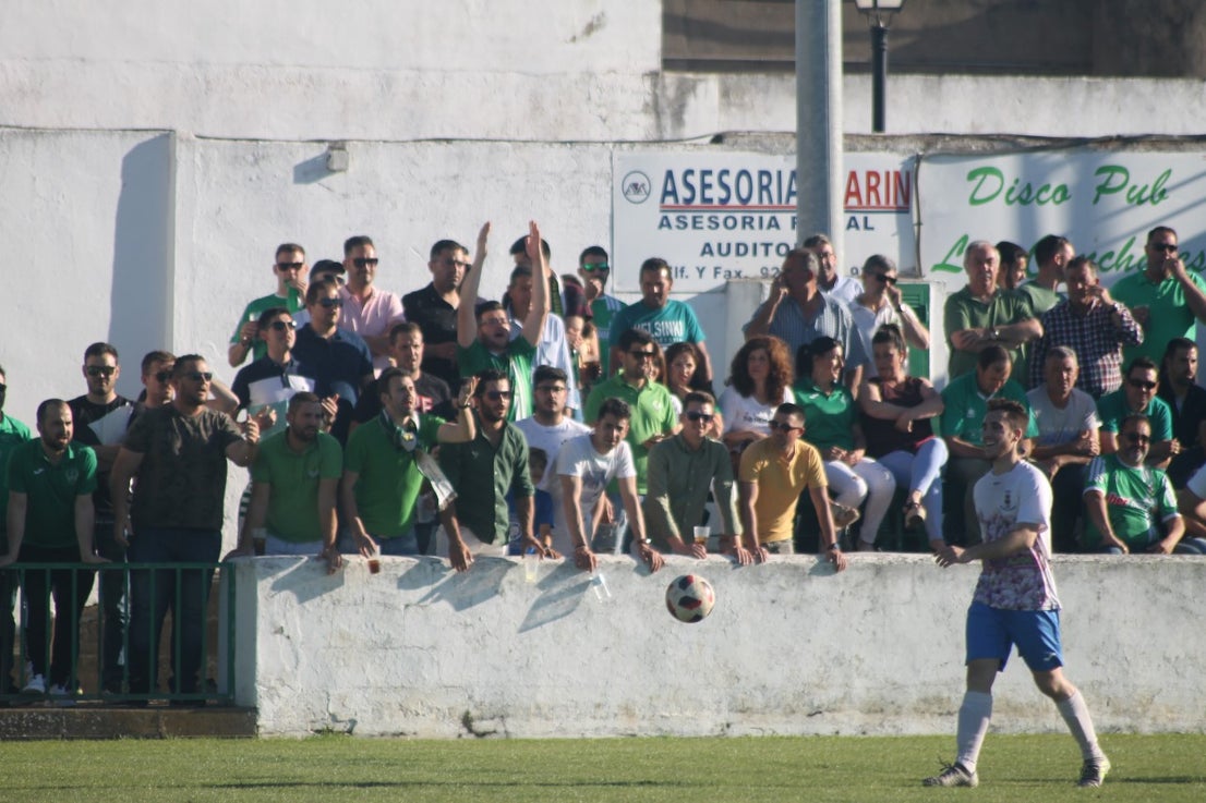 Imágenes del encuentro de la 37ª jornada de liga de Tercera División disputado en el Municipal de San Roque y que terminó 0-2 (12-05-2019)