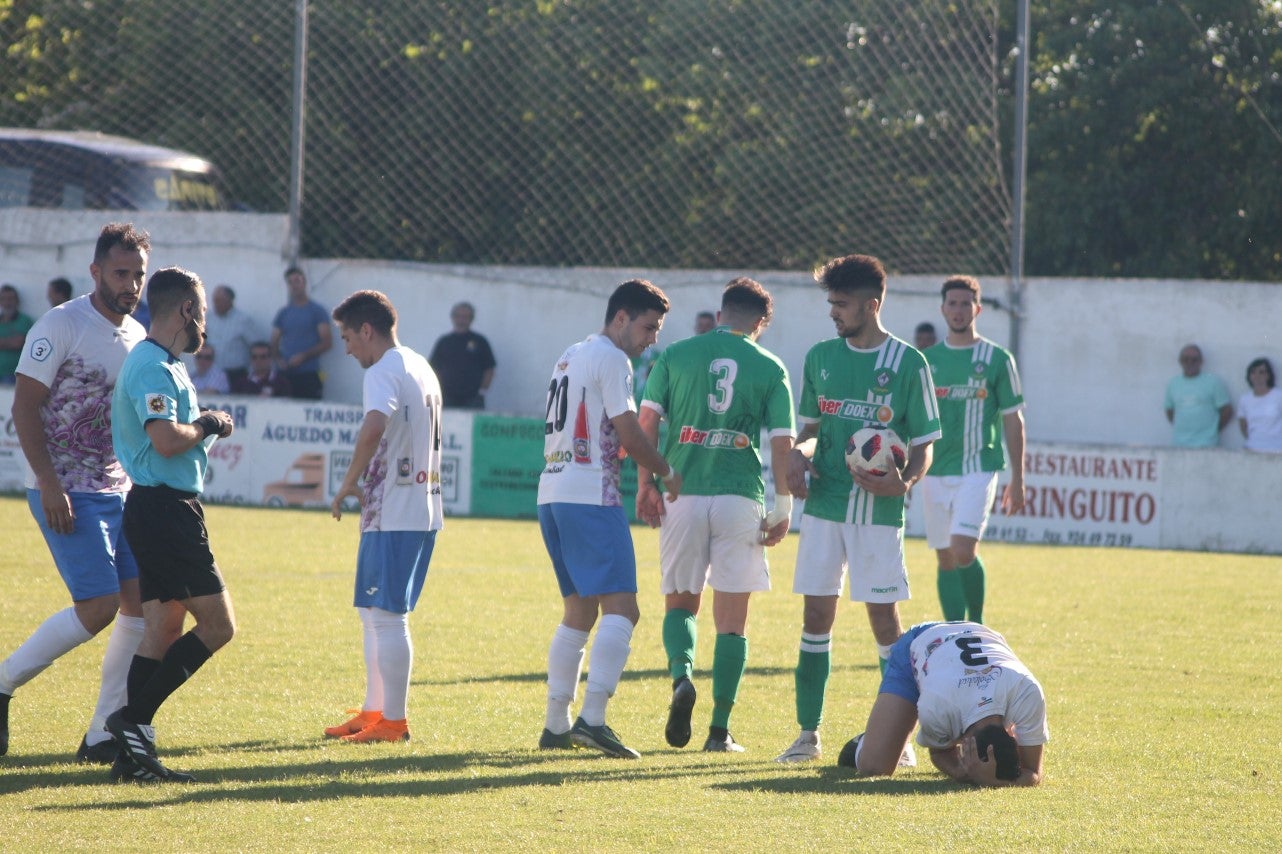 Imágenes del encuentro de la 37ª jornada de liga de Tercera División disputado en el Municipal de San Roque y que terminó 0-2 (12-05-2019)