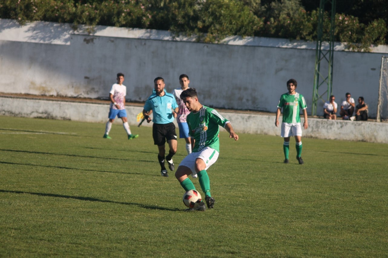 Imágenes del encuentro de la 37ª jornada de liga de Tercera División disputado en el Municipal de San Roque y que terminó 0-2 (12-05-2019)