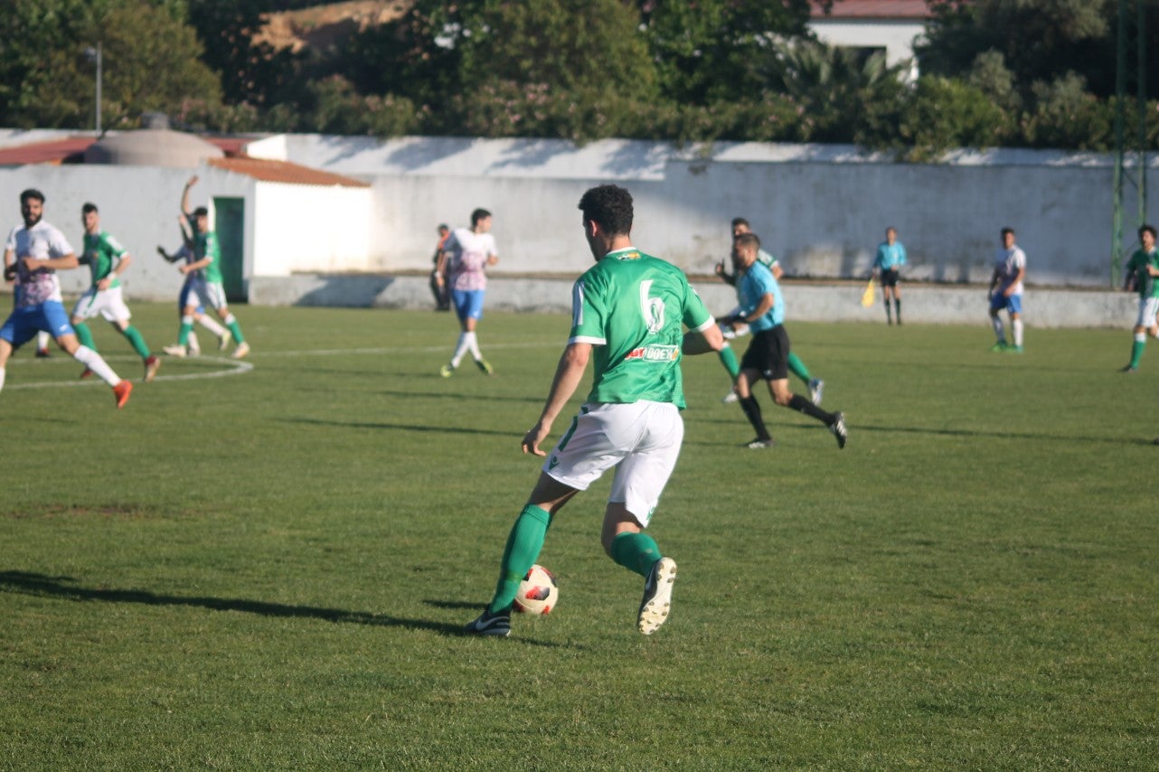 Imágenes del encuentro de la 37ª jornada de liga de Tercera División disputado en el Municipal de San Roque y que terminó 0-2 (12-05-2019)