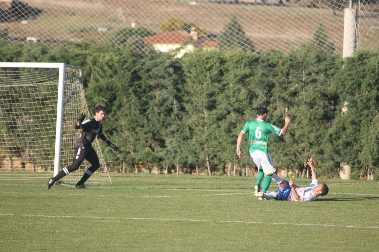 Imágenes del encuentro de la 37ª jornada de liga de Tercera División disputado en el Municipal de San Roque y que terminó 0-2 (12-05-2019)
