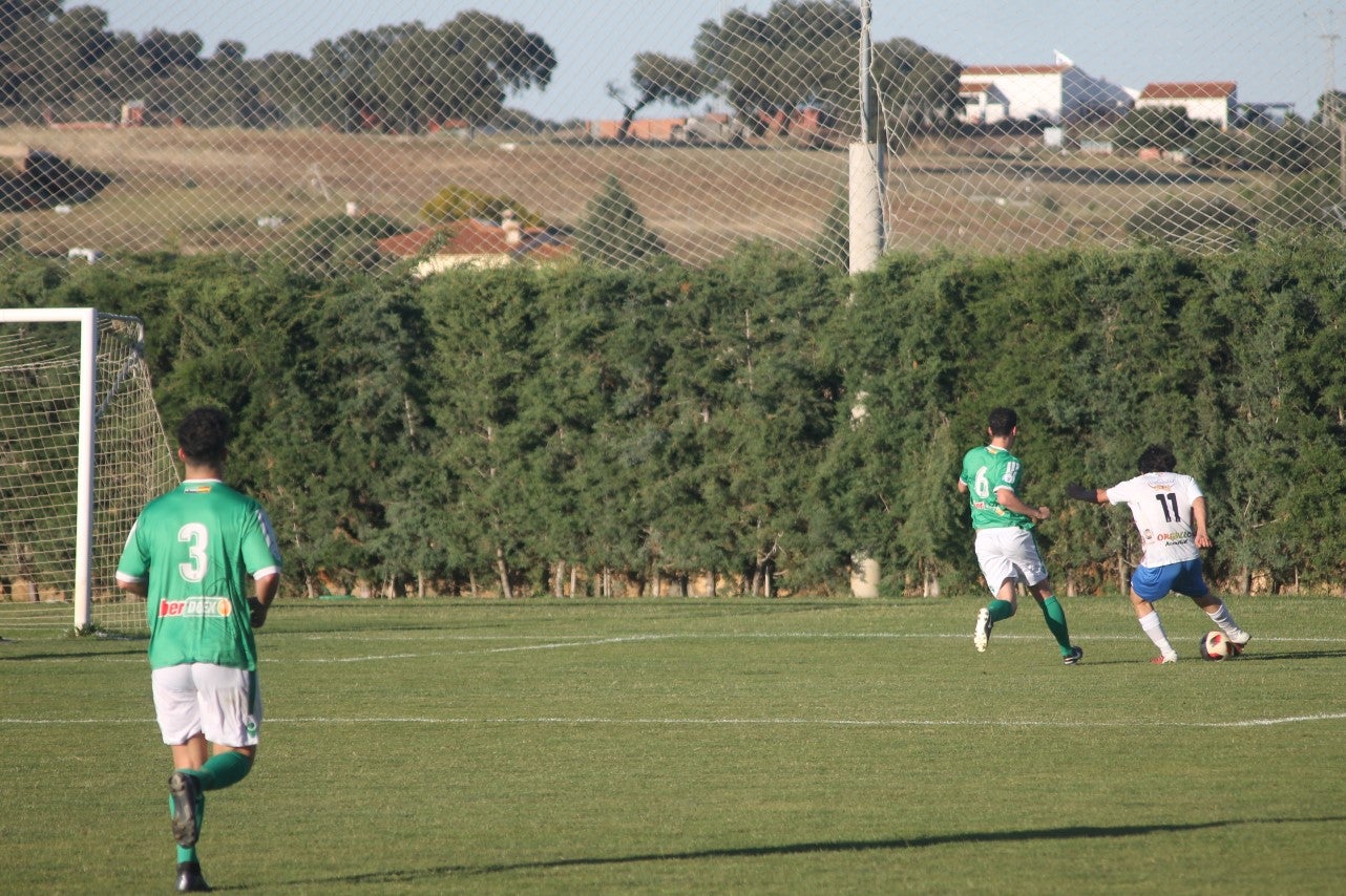 Imágenes del encuentro de la 37ª jornada de liga de Tercera División disputado en el Municipal de San Roque y que terminó 0-2 (12-05-2019)