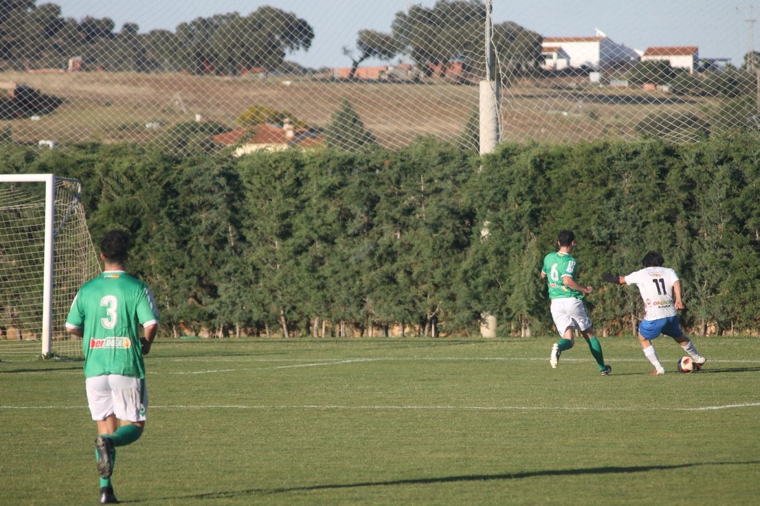 Imágenes del encuentro de la 37ª jornada de liga de Tercera División disputado en el Municipal de San Roque y que terminó 0-2 (12-05-2019)