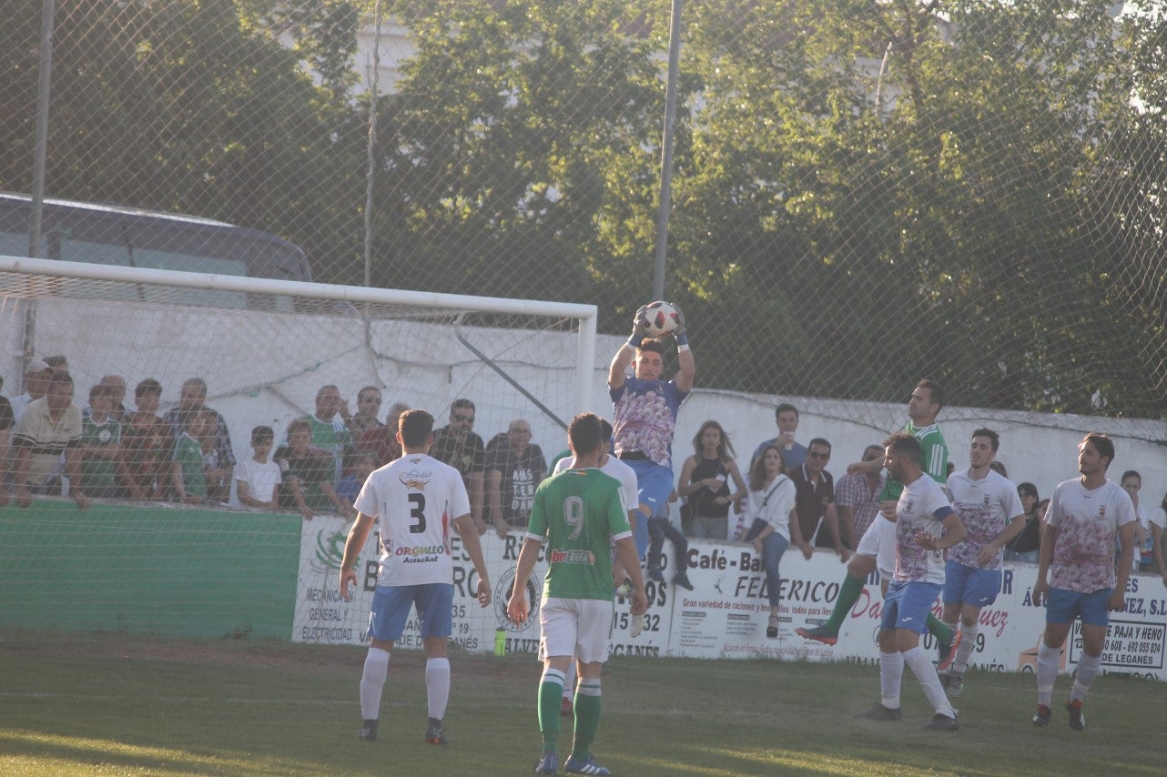 Imágenes del encuentro de la 37ª jornada de liga de Tercera División disputado en el Municipal de San Roque y que terminó 0-2 (12-05-2019)