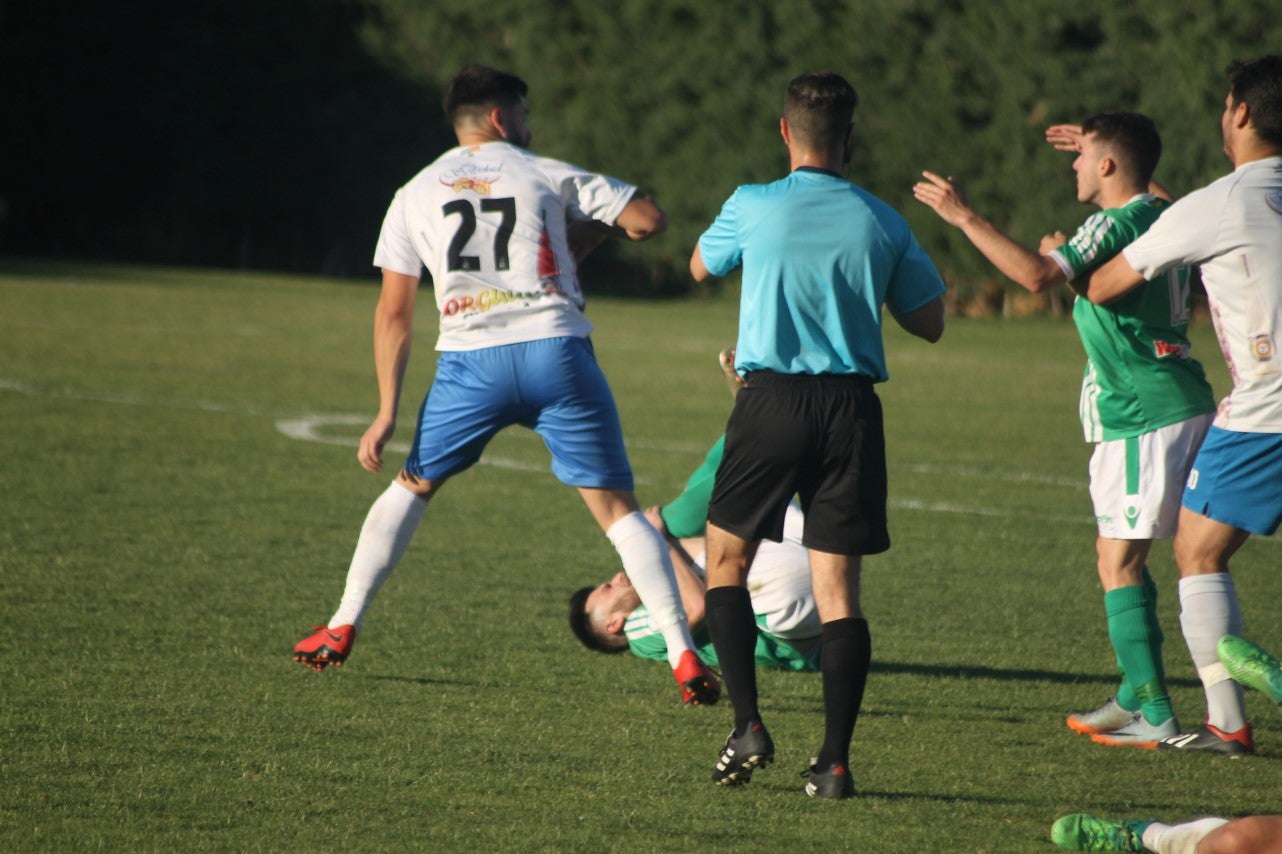 Imágenes del encuentro de la 37ª jornada de liga de Tercera División disputado en el Municipal de San Roque y que terminó 0-2 (12-05-2019)