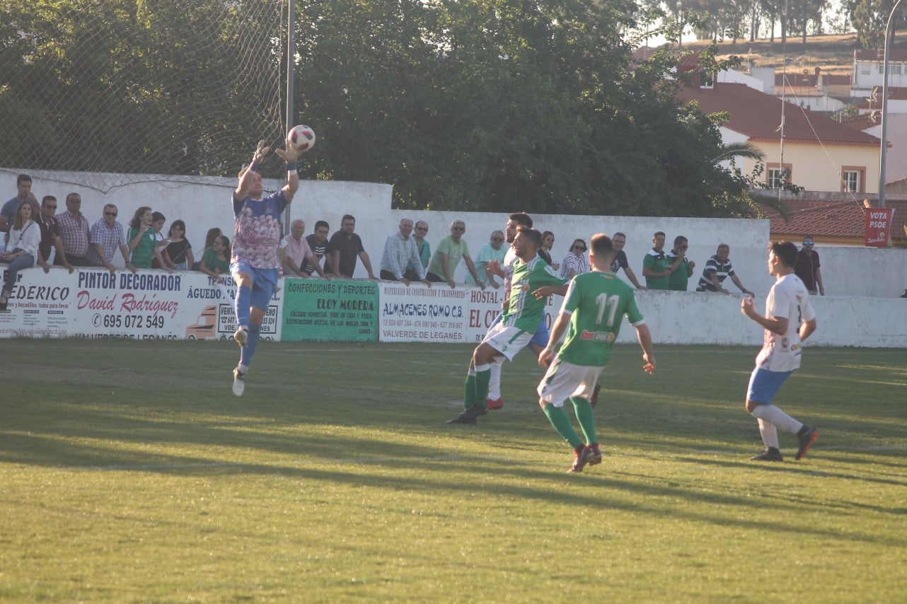 Imágenes del encuentro de la 37ª jornada de liga de Tercera División disputado en el Municipal de San Roque y que terminó 0-2 (12-05-2019)