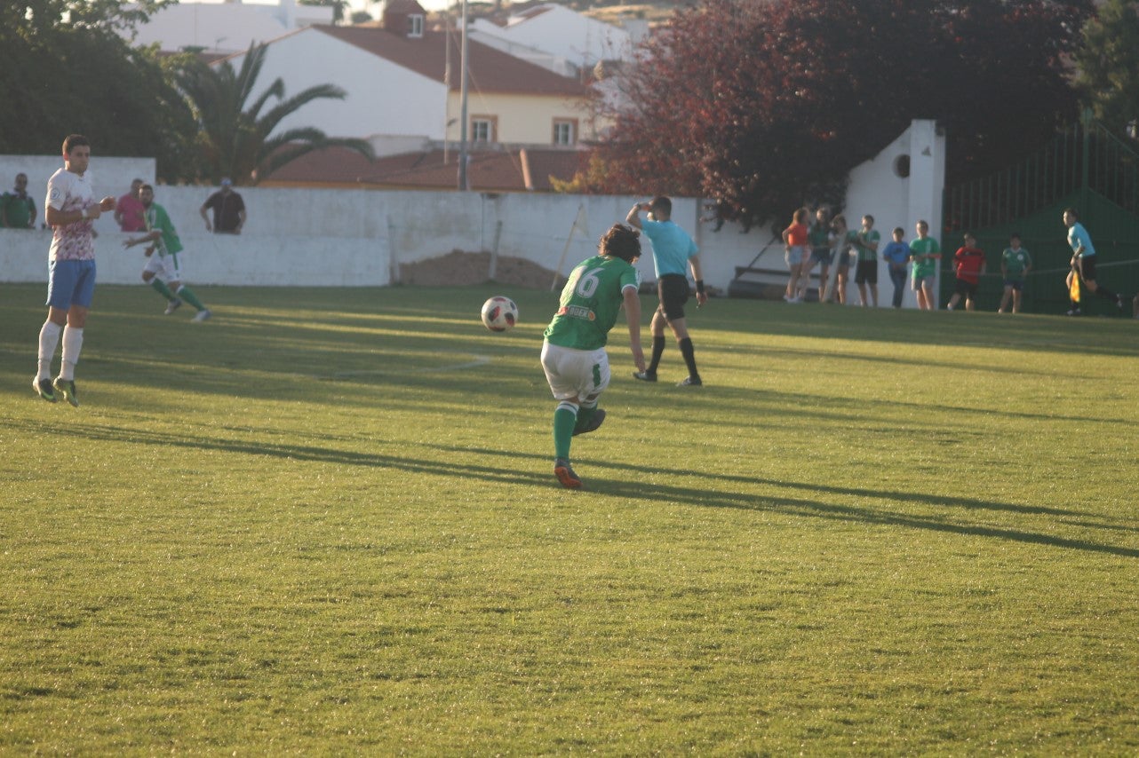 Imágenes del encuentro de la 37ª jornada de liga de Tercera División disputado en el Municipal de San Roque y que terminó 0-2 (12-05-2019)