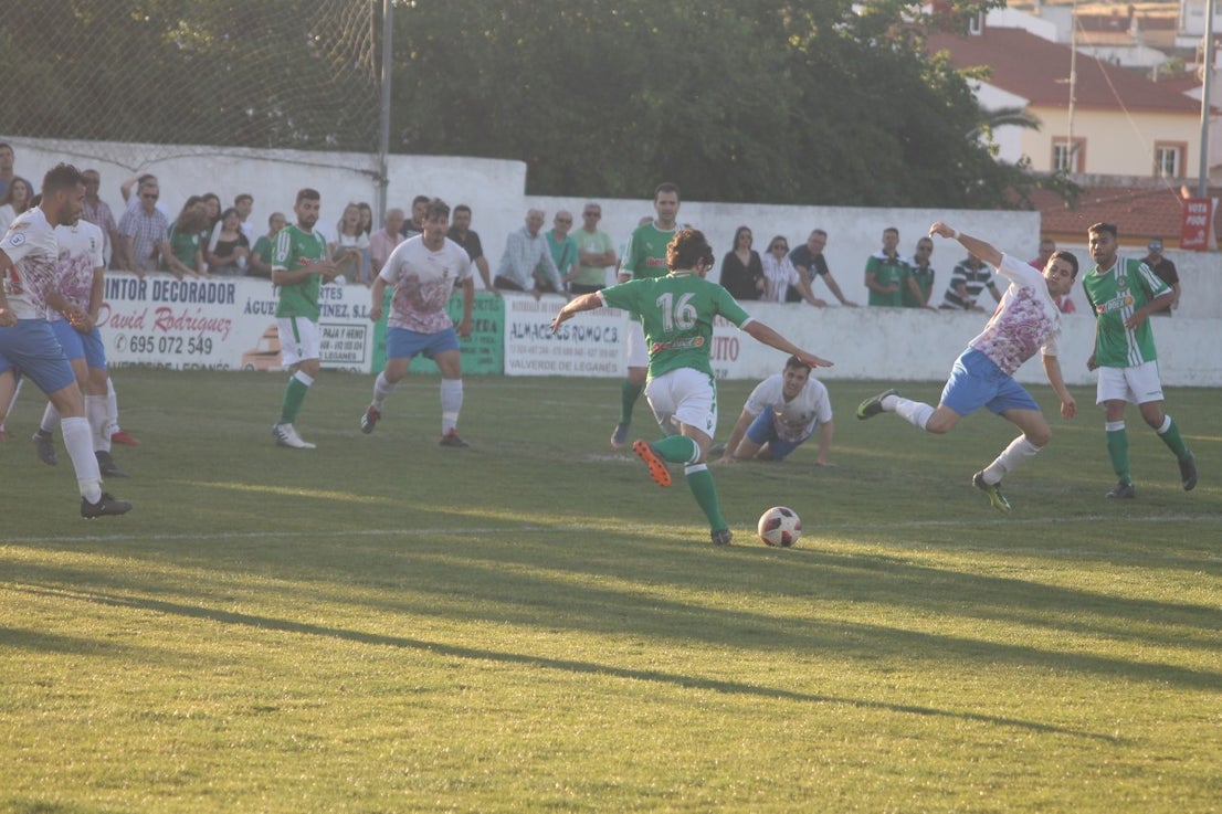 Imágenes del encuentro de la 37ª jornada de liga de Tercera División disputado en el Municipal de San Roque y que terminó 0-2 (12-05-2019)