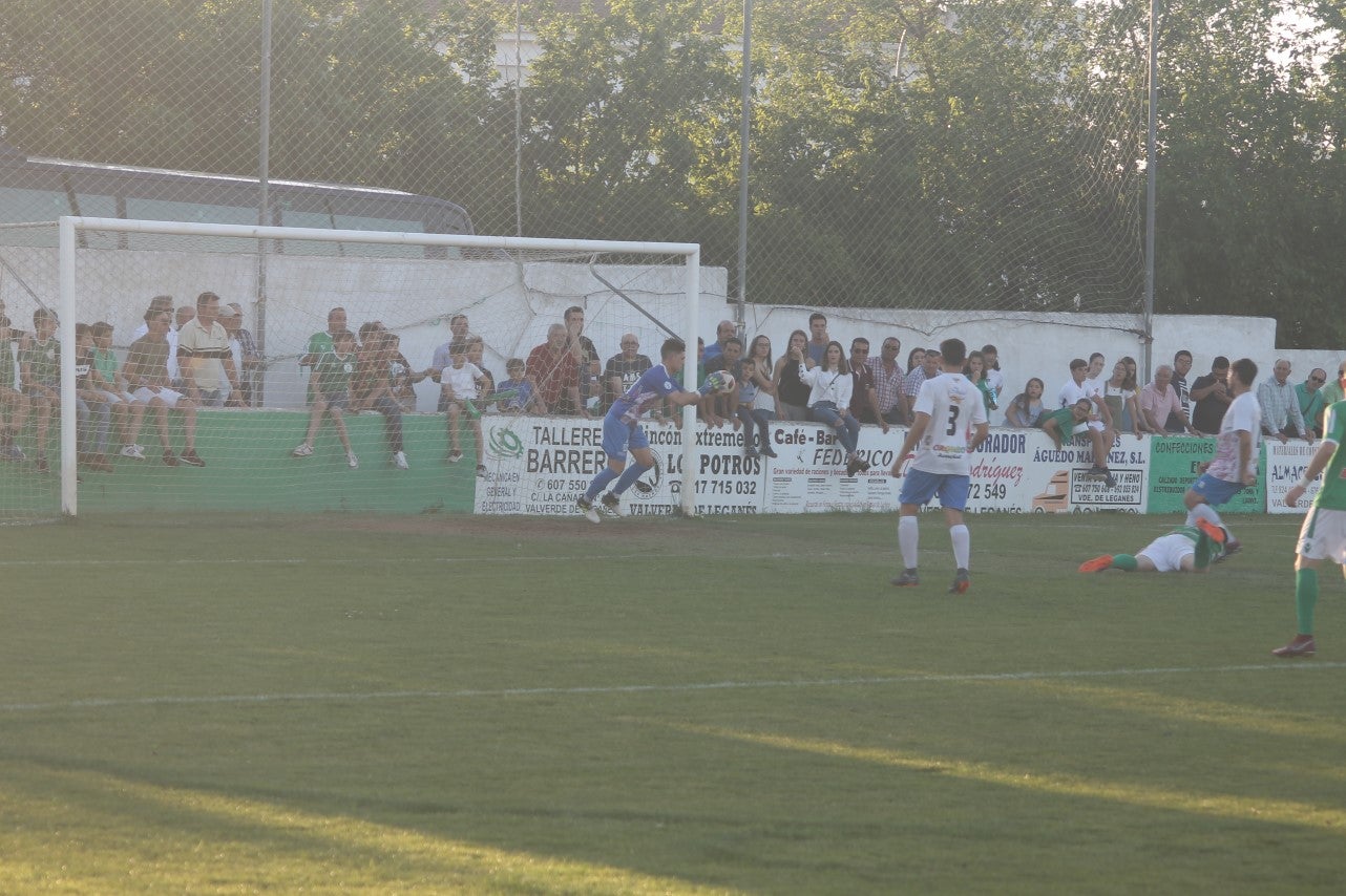 Imágenes del encuentro de la 37ª jornada de liga de Tercera División disputado en el Municipal de San Roque y que terminó 0-2 (12-05-2019)