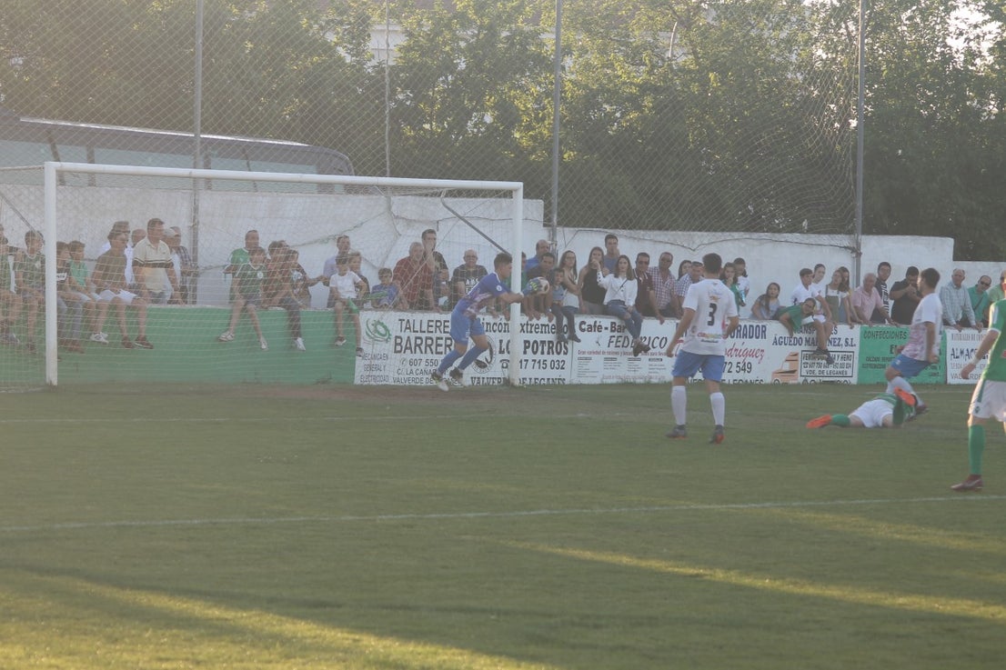 Imágenes del encuentro de la 37ª jornada de liga de Tercera División disputado en el Municipal de San Roque y que terminó 0-2 (12-05-2019)