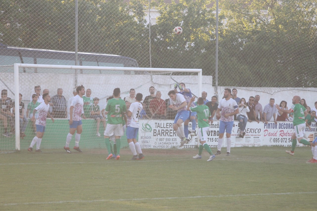 Imágenes del encuentro de la 37ª jornada de liga de Tercera División disputado en el Municipal de San Roque y que terminó 0-2 (12-05-2019)