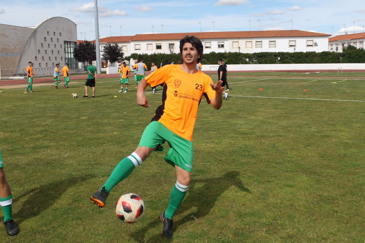 Algunas imágenes del último encuentro de liga de Tercera División disputado en la Ciudad Deportiva de Olivenza y que acabó 3-1 (19-05-2019)
