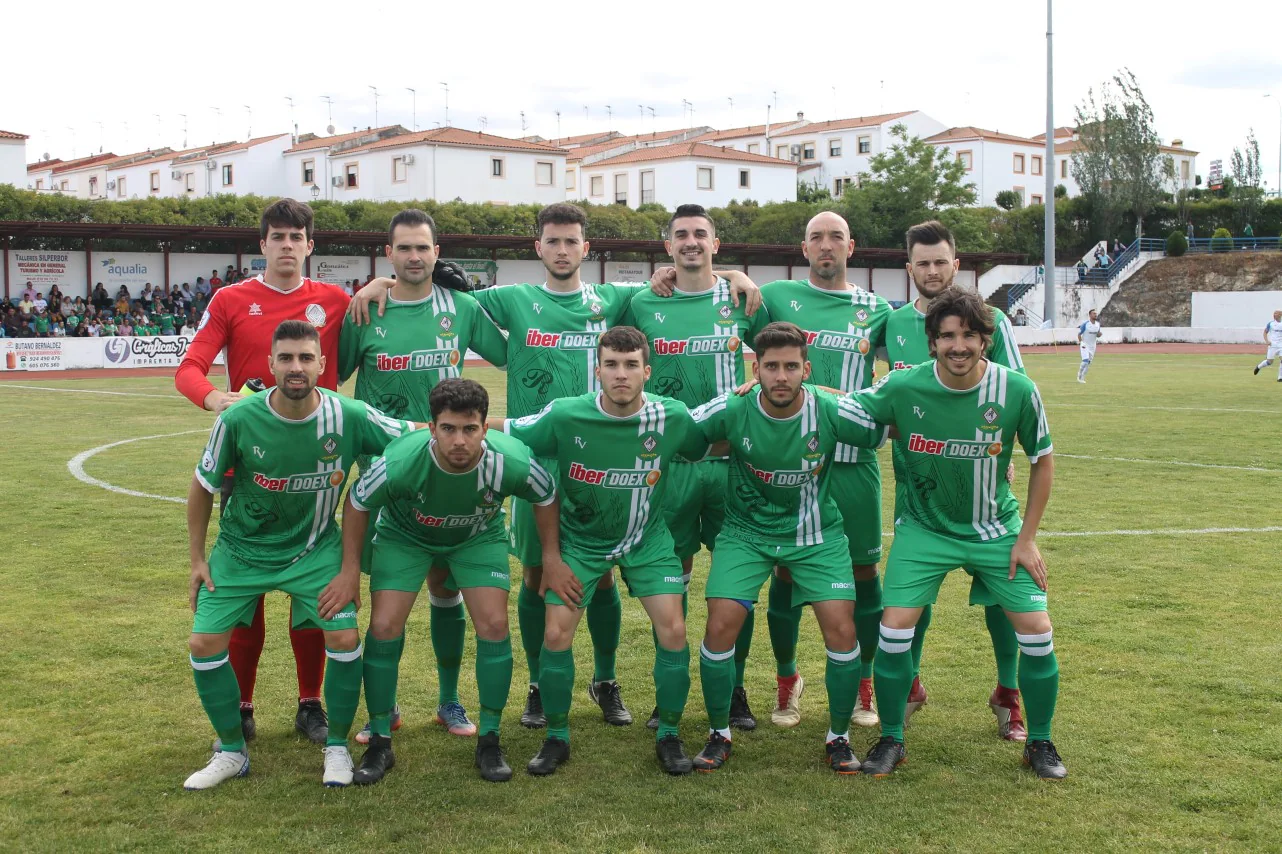 Algunas imágenes del último encuentro de liga de Tercera División disputado en la Ciudad Deportiva de Olivenza y que acabó 3-1 (19-05-2019)