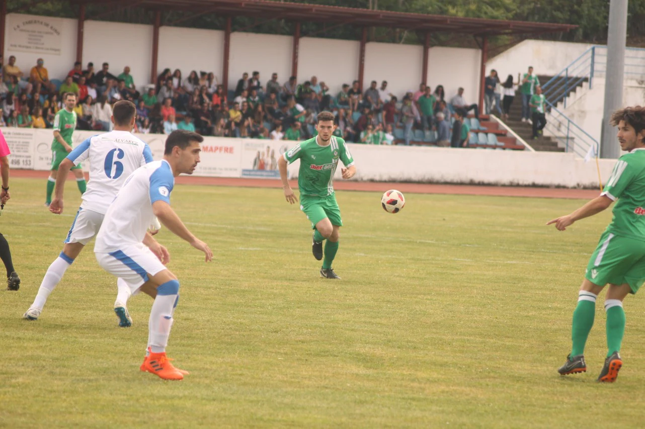 Algunas imágenes del último encuentro de liga de Tercera División disputado en la Ciudad Deportiva de Olivenza y que acabó 3-1 (19-05-2019)