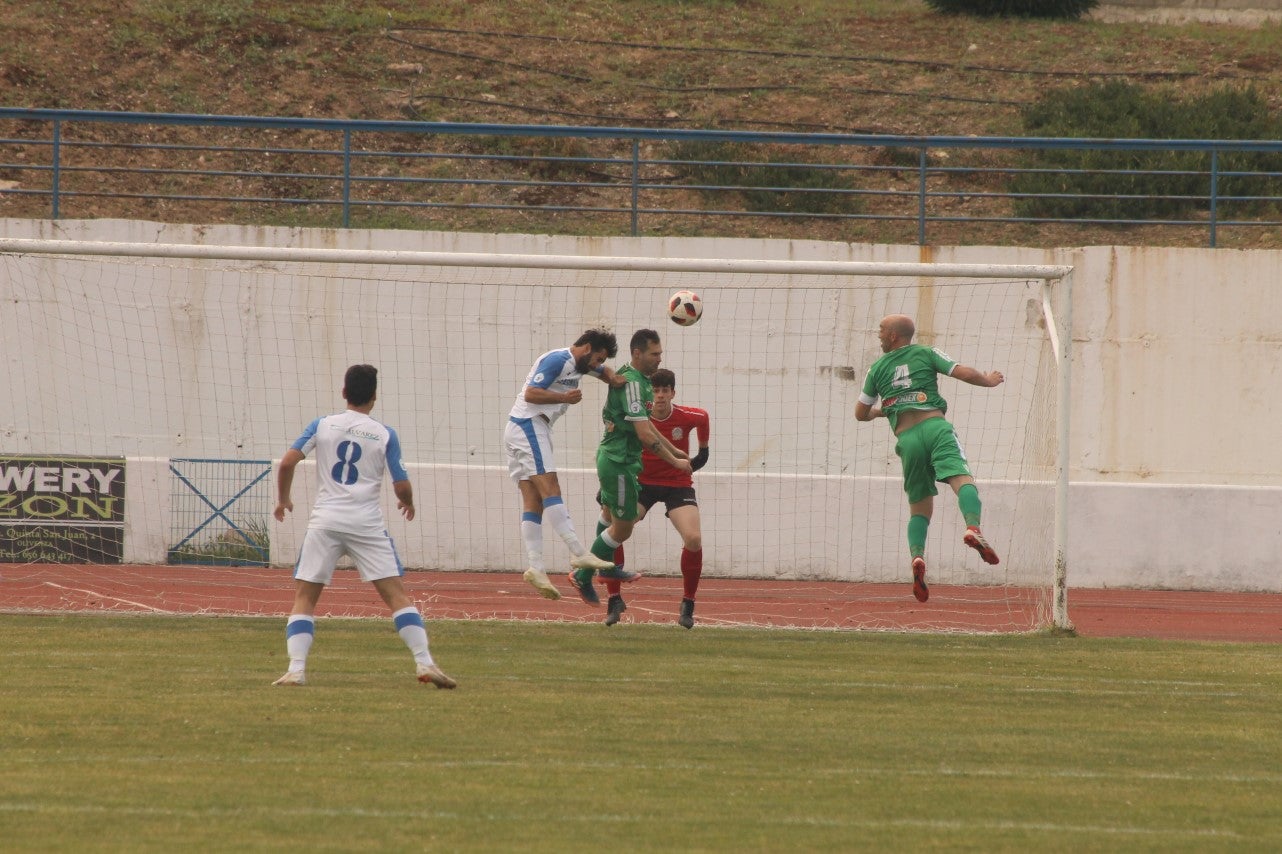 Algunas imágenes del último encuentro de liga de Tercera División disputado en la Ciudad Deportiva de Olivenza y que acabó 3-1 (19-05-2019)