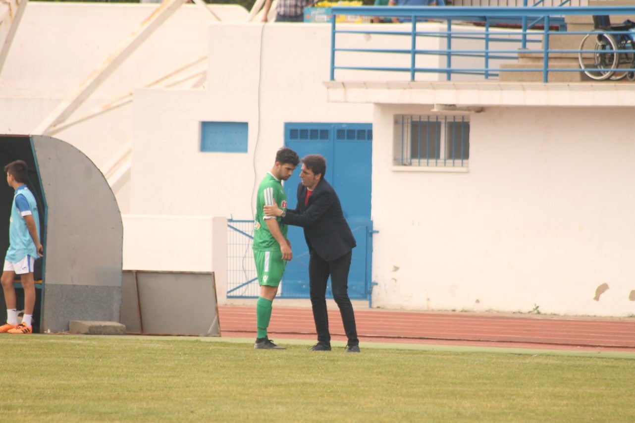 Algunas imágenes del último encuentro de liga de Tercera División disputado en la Ciudad Deportiva de Olivenza y que acabó 3-1 (19-05-2019)