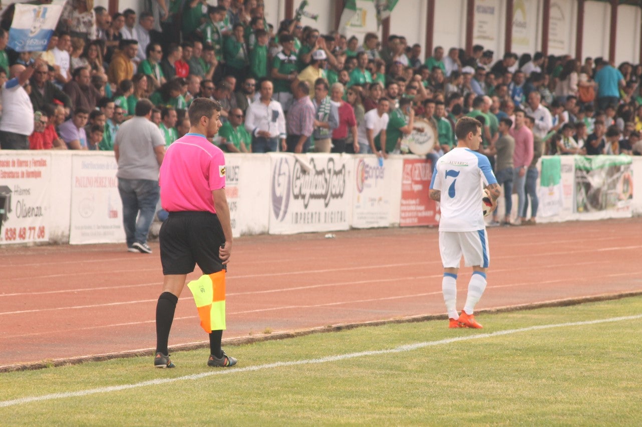 Algunas imágenes del último encuentro de liga de Tercera División disputado en la Ciudad Deportiva de Olivenza y que acabó 3-1 (19-05-2019)
