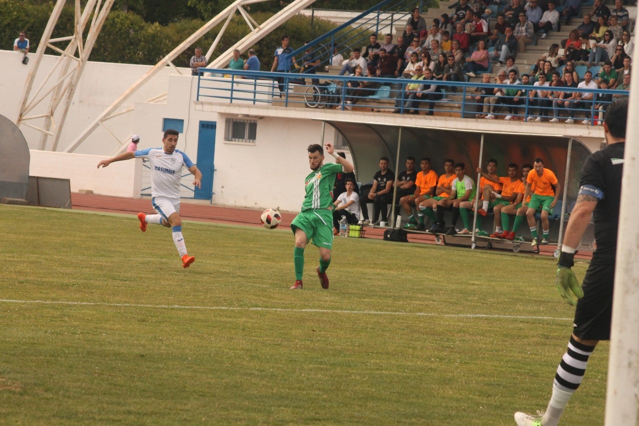 Algunas imágenes del último encuentro de liga de Tercera División disputado en la Ciudad Deportiva de Olivenza y que acabó 3-1 (19-05-2019)