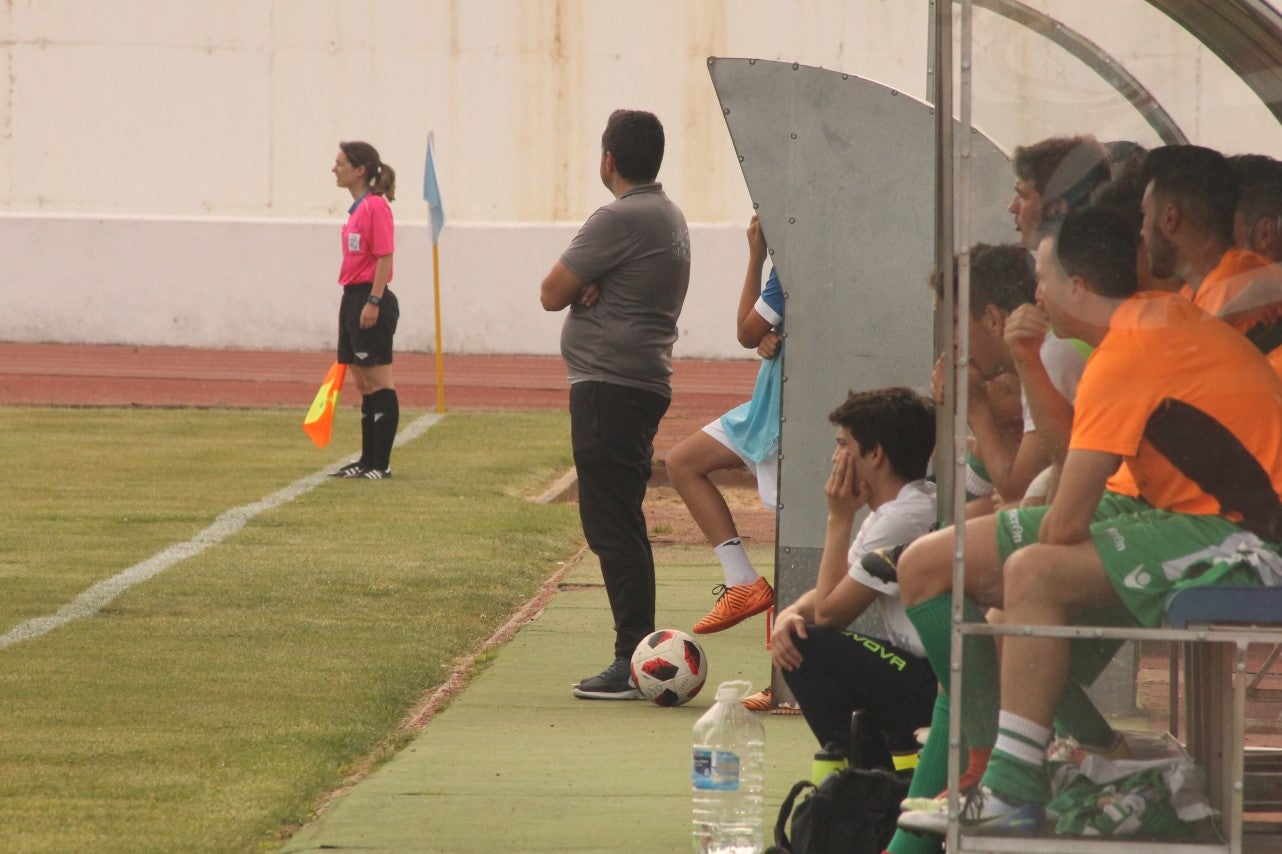 Algunas imágenes del último encuentro de liga de Tercera División disputado en la Ciudad Deportiva de Olivenza y que acabó 3-1 (19-05-2019)