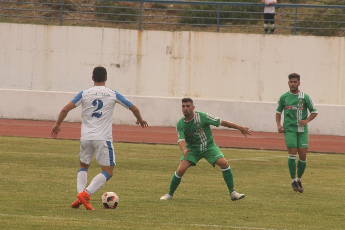 Algunas imágenes del último encuentro de liga de Tercera División disputado en la Ciudad Deportiva de Olivenza y que acabó 3-1 (19-05-2019)