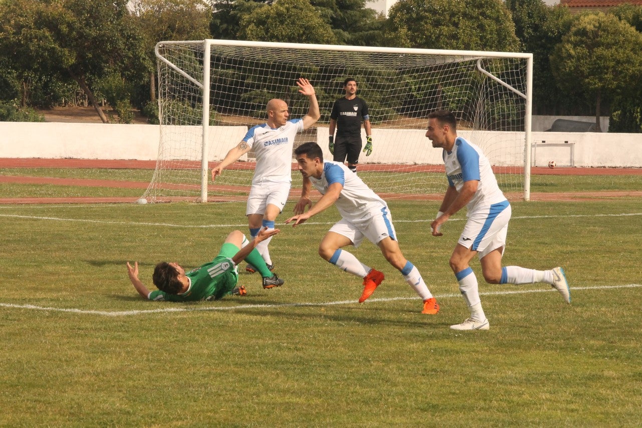 Algunas imágenes del último encuentro de liga de Tercera División disputado en la Ciudad Deportiva de Olivenza y que acabó 3-1 (19-05-2019)