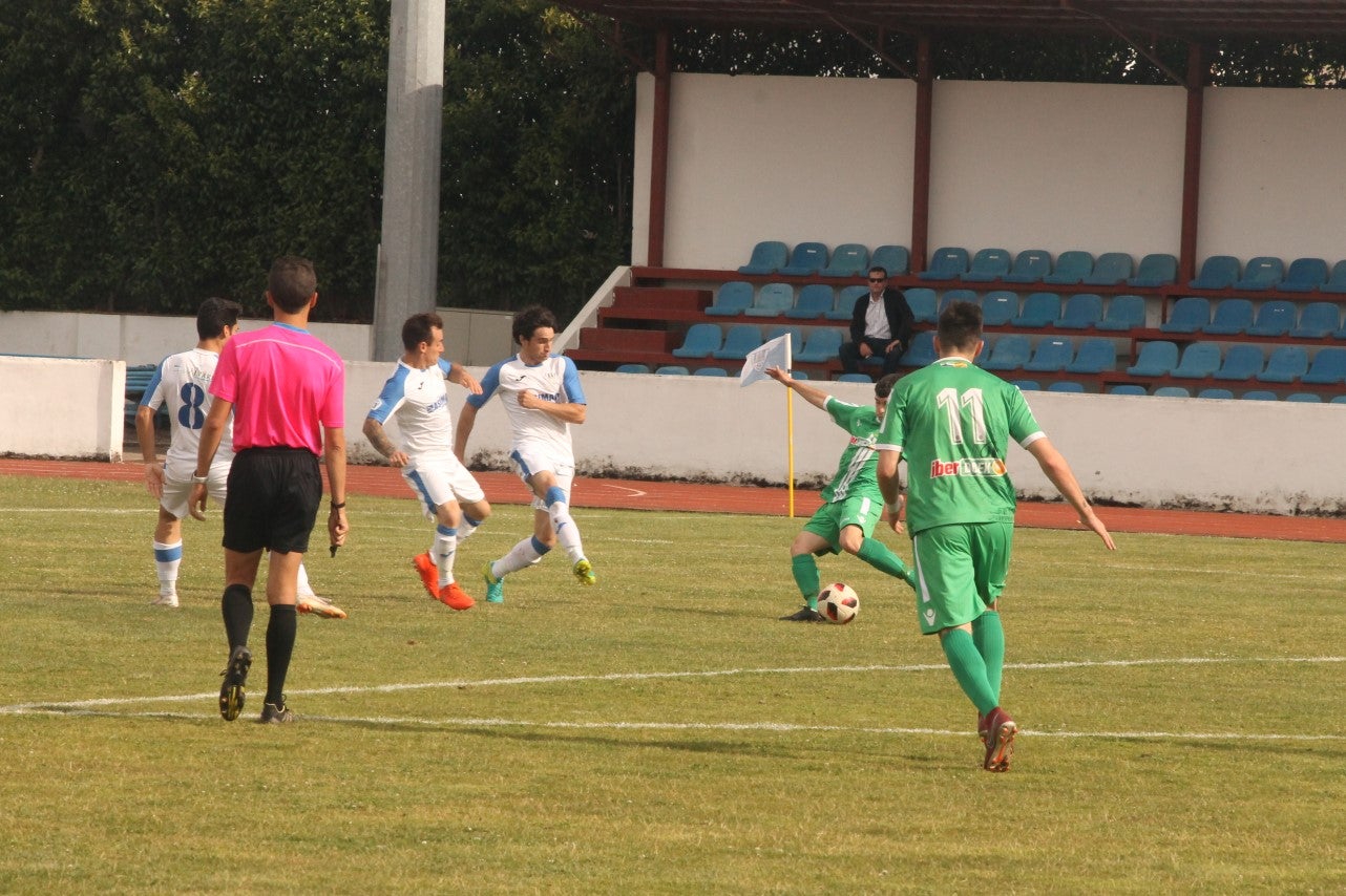 Algunas imágenes del último encuentro de liga de Tercera División disputado en la Ciudad Deportiva de Olivenza y que acabó 3-1 (19-05-2019)