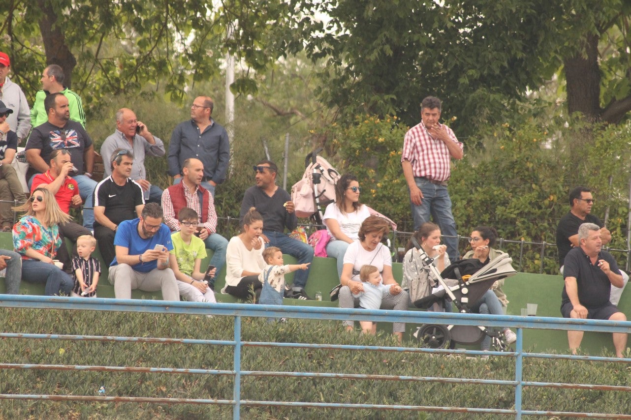 Algunas imágenes del último encuentro de liga de Tercera División disputado en la Ciudad Deportiva de Olivenza y que acabó 3-1 (19-05-2019)