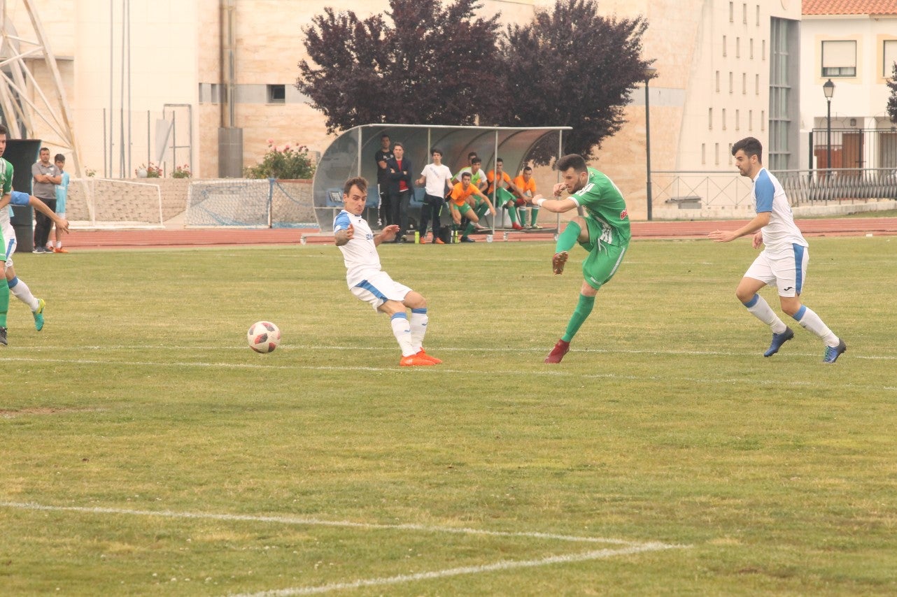 Algunas imágenes del último encuentro de liga de Tercera División disputado en la Ciudad Deportiva de Olivenza y que acabó 3-1 (19-05-2019)