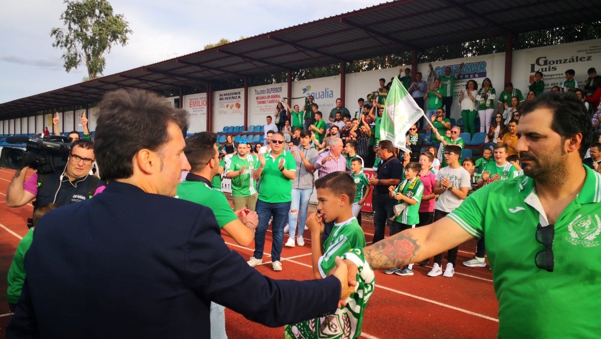 Algunas imágenes del último encuentro de liga de Tercera División disputado en la Ciudad Deportiva de Olivenza y que acabó 3-1 (19-05-2019)