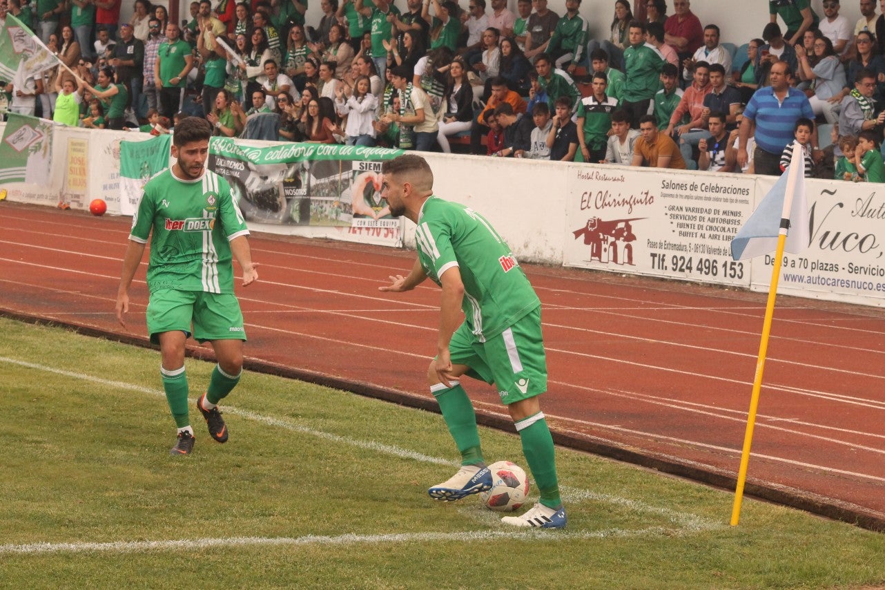 Algunas imágenes del último encuentro de liga de Tercera División disputado en la Ciudad Deportiva de Olivenza y que acabó 3-1 (19-05-2019)
